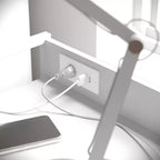 Table de chevet à 4 tiroirs avec station de charge, 2 ports USB et 1 prise, cadre en métal, plateau, tiroirs et poignées en bois d'ingénierie