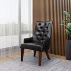 Chaise de salle à manger rembourrée en velours cuir avec haut dossier capitonné de losanges et pieds en bois d'hévéa teinté