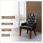 Chaise de salle à manger rembourrée en velours cuir avec haut dossier capitonné de losanges et pieds en bois d'hévéa teinté