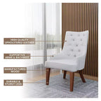 Chaise de salle à manger rembourrée en velours cuir avec haut dossier capitonné de losanges et pieds en bois d'hévéa teinté